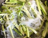 ブロッコリーの茎と白滝のピリ辛きんぴら作り方3写真