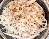 豚バラとごぼう・蓮根の甘辛炒め作り方1写真