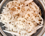 豚バラとごぼう・蓮根の甘辛炒め作り方1写真