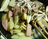 ✿冷凍ポテトとしめじの❀焼肉のタレ✿炒め作り方3写真