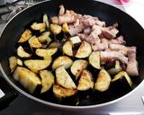 簡単☆豚バラ肉となすの黒酢炒め煮作り方3写真