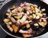簡単☆豚バラ肉となすの黒酢炒め煮作り方5写真