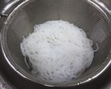 暑い日に！豚ひき＆糸コンさっぱりピリカラ作り方1写真