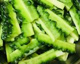 鶏肉とゴーヤのお総菜風生姜醤油炒め作り方1写真