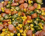 コーンとおくらとソーセージの煎り卵炒め作り方4写真