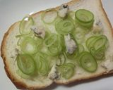 ブルーチーズ×たっぷり葱の和トースト作り方2写真