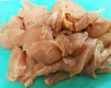 鶏胸肉のめんつゆマヨ焼き❤梅味噌和え作り方1写真
