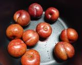 簡単☆皮ごとプラムのコンポート作り方1写真