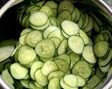 キュウリと鮭缶の和え物作り方1写真