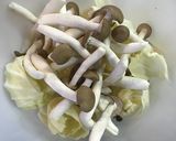 簡単副菜♡キャベツときのこの梅しらす和え作り方2写真