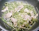 簡単！豚豆苗☆ふわふわ卵乗せ作り方1写真