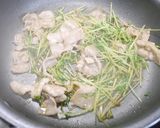 簡単！豚豆苗☆ふわふわ卵乗せ作り方2写真