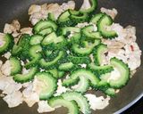 夏のスタミナ料理！ゴーヤと豚肉の炒め物♡作り方4写真