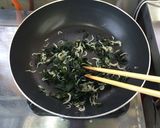 梅としらすのワカメごはん作り方2写真