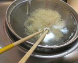 切って乗っけて☆ミックスナッツの旨辛冷麺作り方5写真
