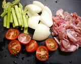 簡単！アスパラトマトの黒酢炒め作り方1写真
