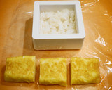 出し巻き玉子とおかか醤油のおにぎらず作り方7写真