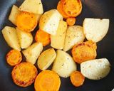 簡単☆にんじんとじゃがいものバターソテー作り方5写真