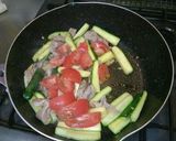 ズッキーニとトマトと豚肉のにんにく炒め作り方4写真