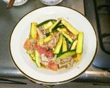ズッキーニとトマトと豚肉のにんにく炒め作り方5写真
