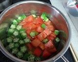 夏お薦めトマトとオクラの味噌汁作り方3写真