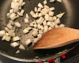 餃子の皮で簡単に☆カレー風味のサモサ作り方5写真
