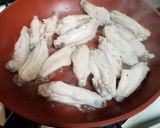 手羽中とゴボウの塩ダレ炒め作り方1写真
