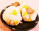 ❁ミートボールとコーンのおむすび❁作り方3写真