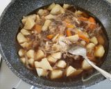 リメイク！パパっと肉じゃが卵とじ丼☆作り方3写真