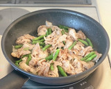 簡単料理♪【豚といんげんのマヨポン炒め】作り方3写真