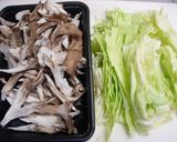 キャベツと舞茸の塩昆布バター炒め作り方1写真
