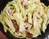 キャベツと舞茸の塩昆布バター炒め作り方2写真