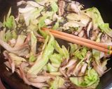 キャベツと舞茸の塩昆布バター炒め作り方3写真