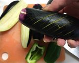 常備菜に♪夏野菜と鶏そぼろの焼き浸し作り方1写真