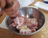 豚バラと茄子の梅炒め作り方1写真