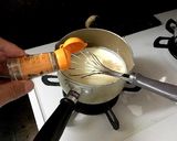 ナツメグが決め手。掛けるベシャメルソース作り方5写真