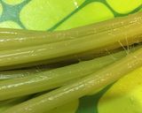 サバ味噌缶で簡単！フキとサバの炒め煮♡作り方1写真