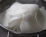 簡単うま！薄切り大根と豚バラの麺つゆ炒め作り方1写真