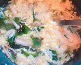 超簡単！ワカメのふわふわ卵の中華スープ作り方5写真