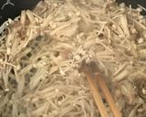 鶏そぼろアレンジ☆えのきとバタポン炒め作り方3写真