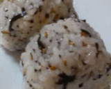 ゆかりと塩昆布とごまのおにぎり作り方2写真