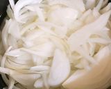 お鍋一つ!玉ねぎでカサ増し特売牛肉の牛丼作り方1写真