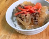 お鍋一つ!玉ねぎでカサ増し特売牛肉の牛丼作り方3写真