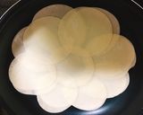 餃子の皮で簡単絶品☆クリスピーピザ作り方1写真