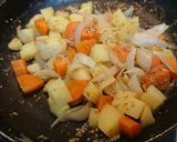 ポテトとオニオンとキャロットの胡麻味噌煮作り方3写真