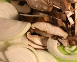 きのことアンチョビのガーリックバター炒め作り方1写真