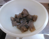 豚とごぼうとこんにゃくの煮物作り方1写真