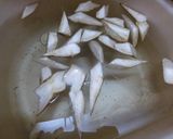 豚とごぼうとこんにゃくの煮物作り方2写真