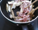豚とごぼうとこんにゃくの煮物作り方3写真