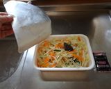 最速の野菜入りのペヤング作り方28写真